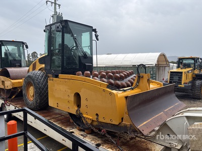 2009 Cat CP74 Padfoot Drum Compactor