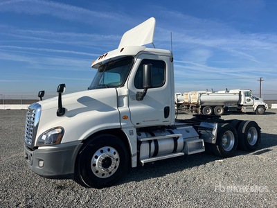 2012 Freightliner Cascadia 125 6x4 Ciągnik siodłowy T/A z kabiną dzienną