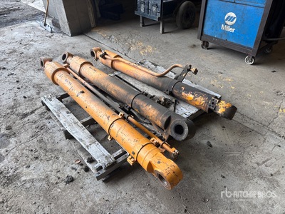 Quantity of (3) Hydraulic Cilindro