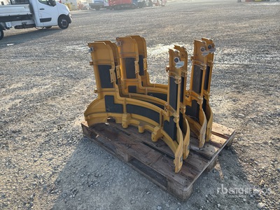 Quantity of (4) Contrepoids pour excavatrice - Fits Cat 301.7