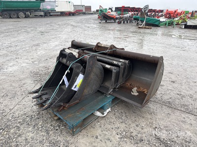 Quantity of (6) Bucket