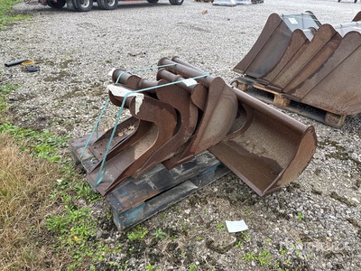 Quantity of (7) Bucket