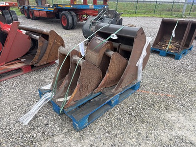 Quantity of (8) Benna