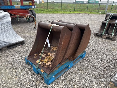 Quantity of (3) Bucket