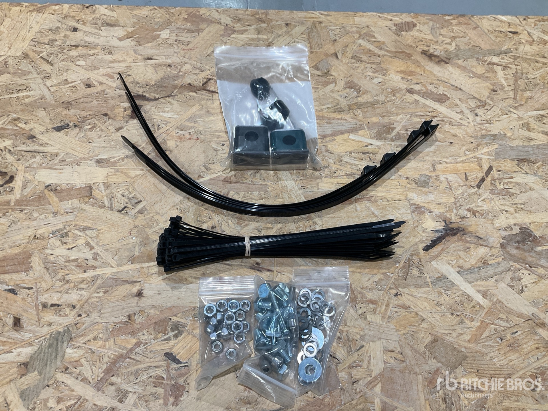 Quantity of (1) Trimble Kit - Brackets, HEX, Trimble Ready, AS450/AS460 Attrezzatura per misurazioni laser e GPS (Unused)