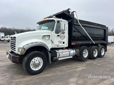 2008 Mack GU713 8x4 Camion à benne basculante Tri/E