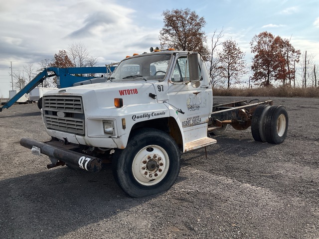 1986 Ford F700 4x2 Cab and Chassis