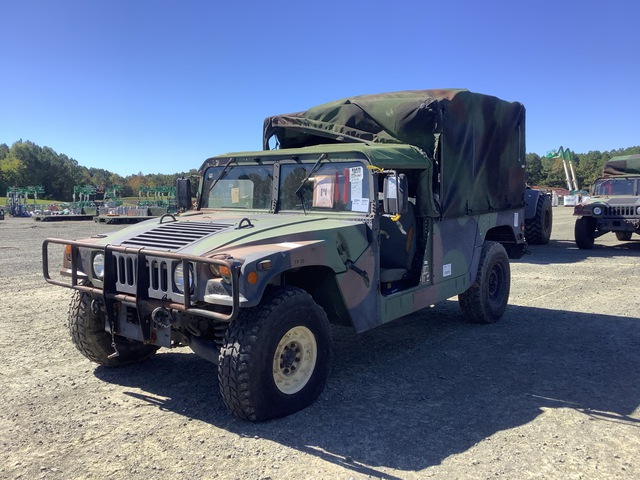 2004 AM General M1097A2 HMMWV 2 Door Soft Top w/Truck Body 2004 AM General M1097A2 HMMWV 2 Door Soft Top w/Truck Body