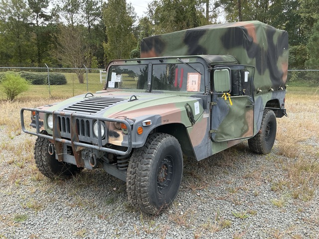 2004 AM General M1097A2 HMMWV 2 Door Soft Top w/Truck Body 2004 AM General M1097A2 HMMWV 2 Door Soft Top w/Truck Body