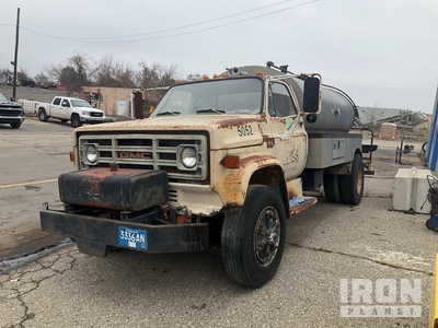 Etnyre on 1984 GMC C8500 4x2 Camión de Sellado Asfáltico (Inoperable)