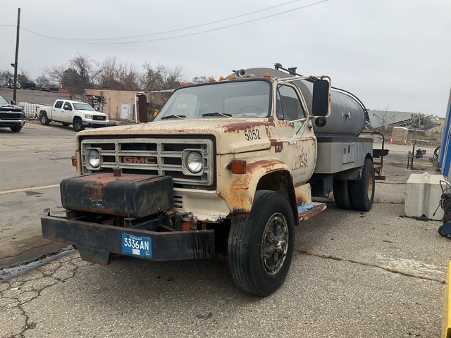 Etnyre on 1984 GMC C8500 4x2 Sealcoat Truck (Inoperable)