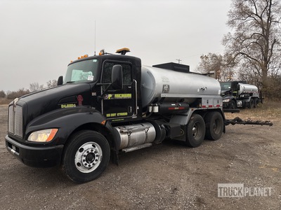 2014 Etnyre S6135 1800 gal on 2015 Kenworth t300 6x4 Asphalt Distributor Truck