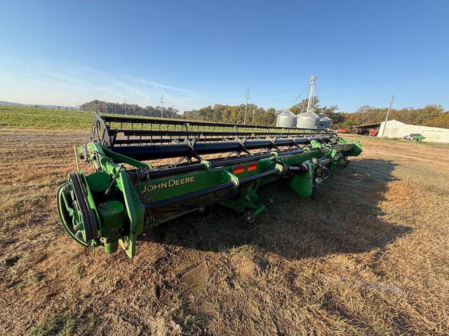 2014 John Deere 635D Combine Header