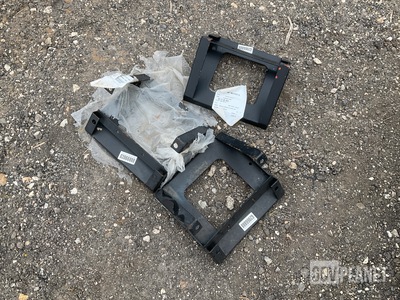 (3) Retaining Fixtures