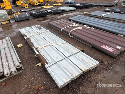 Quantity of (70) White Metal Roof Panels 12 Ft X 3 Ft Varios otros (Unused)