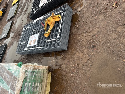 Quantity of (40) Grey Metal Rail Panel 6 Gauge 36 In X 72 In Varios otros