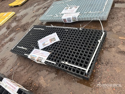 Quantity of (20) Black Metal Rail 36 In X 72 In Varios otros