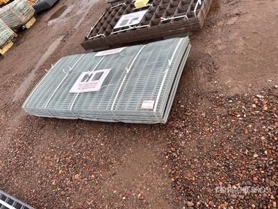 Quantity of (50) Galvanized Steel Garden Mesh 36 In X 72 In Varios otros