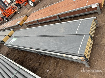 Quantity of (20) Grey Polyurethane Insulated Metal Wall Panels 15 in x 11ft 8 in Varios otros