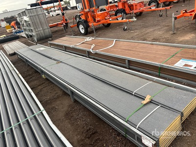 Quantity of (20) Grey Polyurethane Insulated Metal Wall Panels 15 in x 19 ft 7 in Varios otros