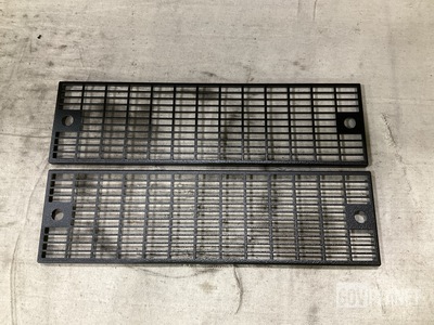 (59) Spartan Motors 24-2238 Metal Grilles