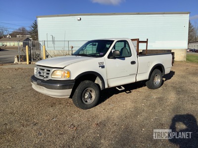 1999 Ford F-150 XL 4x4 Pickup