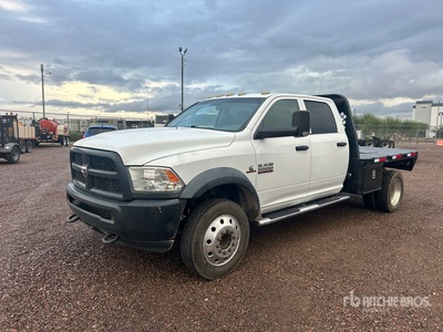 2016 Ram 5500 4x2 Crew Cab Ciężarówka z płaską platformą