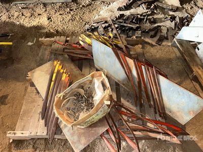 Quantity of (31) Crop Lifters Pièces divers