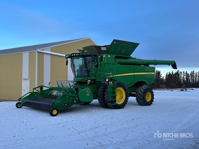 2012 John Deere S690 Combine Harvester