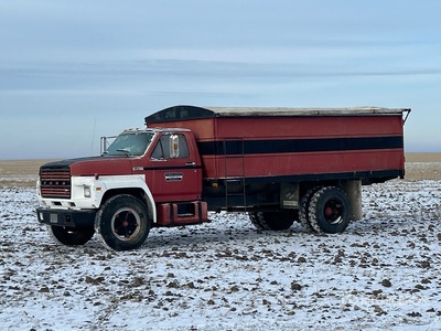 1970 Ford F700 4x2 Crew Cab Grain Truck
