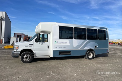 2015 Ford E450 4x2 10-Seat Transit Shuttle Bus