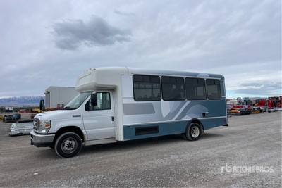 2015 Ford E450 4x2 10-Seat Transit Shuttle Bus