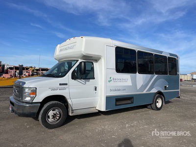 2015 Ford E450 4x2 10-Seat Transit Shuttle Bus