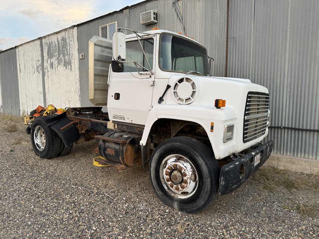1994 Ford LN9000 4x2 S/A Day Cab Truck Tractor (Inoperable)