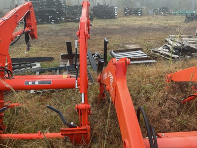 Kubota LA1055 Front Loader Attachment