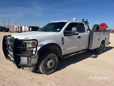 2020 Ford F-350 4x4 Extended Cab Service Truck