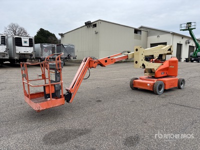 2010 JLG E400AJPN 2WD Electric رافعة بذراع