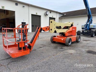2013 JLG E450AJ 2WD Electric Nacelle Articulée