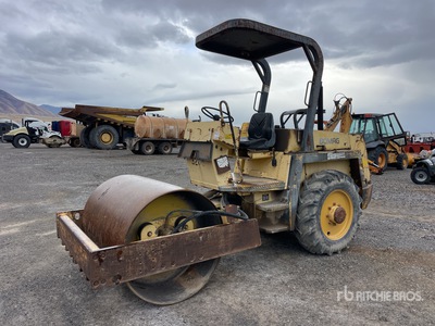 Bomag Rullo vibrante ferro gomma (Inoperable)