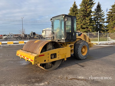 2008 Cat CS56 Compacteur à tambour lisse