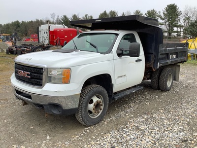 2013 GMC 3500HD 4x4 Dump Truck