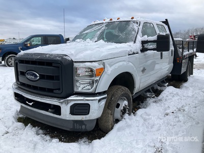2013 Ford F-350 XL 4x4 Crew Cab Flatbed Truck