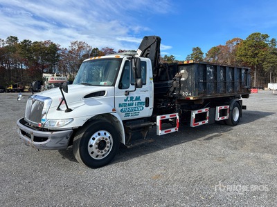 Knuckle Boom on 2010 International 4300 4x2 شاحنة مع شبكة إمساك