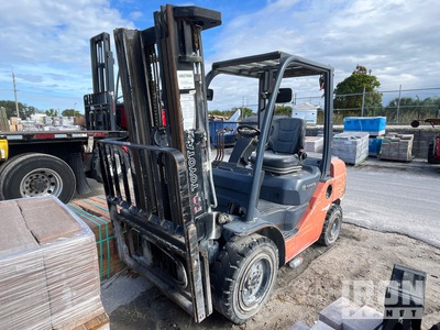 2017 Toyota 8FDU30 5620 lb Pneumatic Tire Forklift (Inoperable)