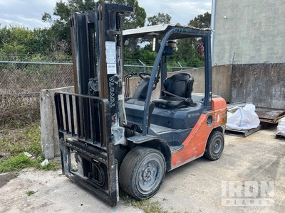 2019 Toyota 8FDU30 5620 lb Pneumatic Tire Forklift