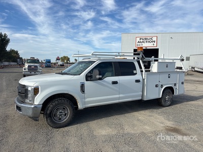 2019 Ford F-350 4x2 Crew Cab Camion de servicios