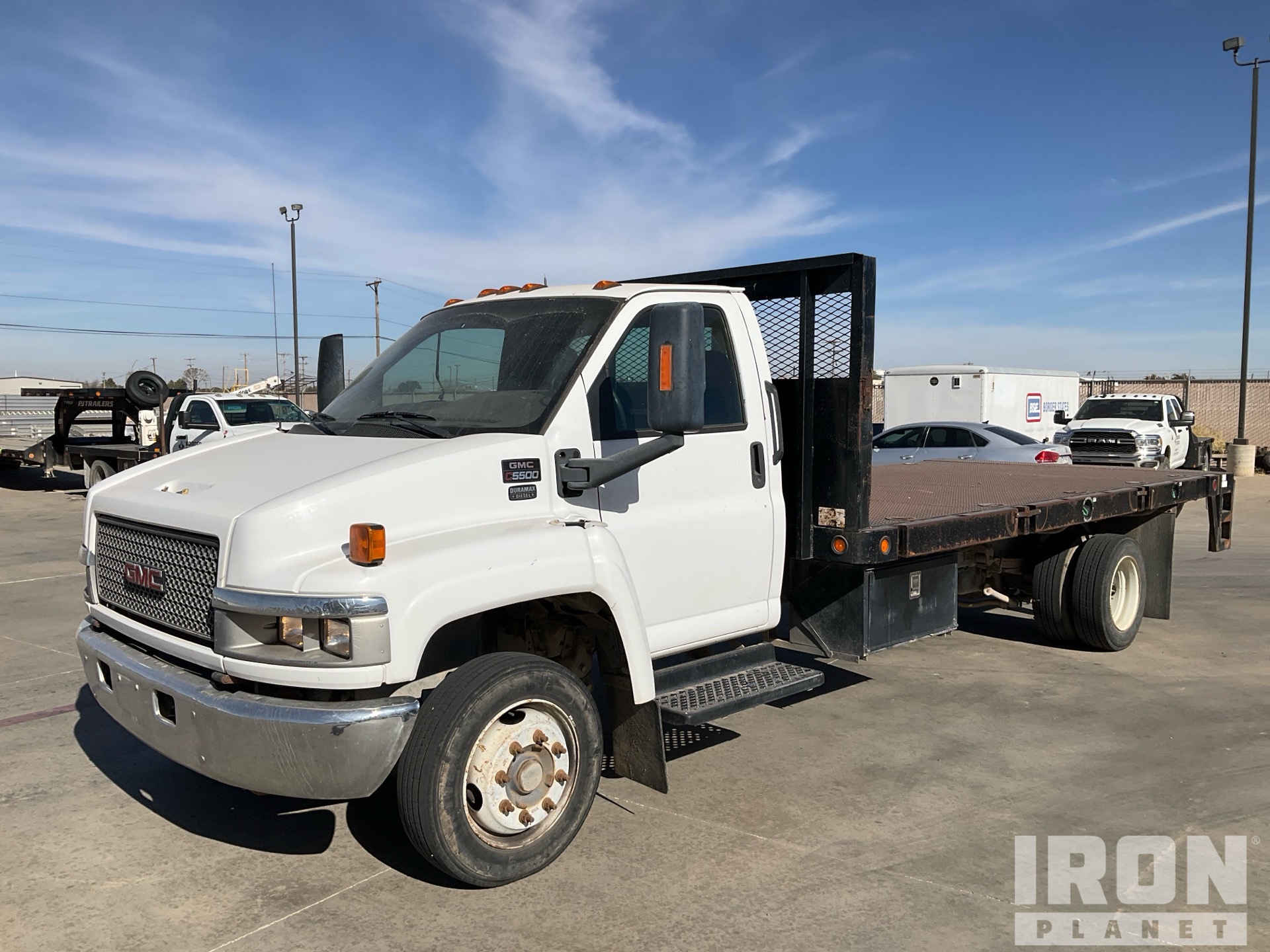2009 GMC C5500 4x2 Flatbed Truck in Midland, Texas, United States