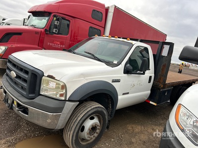 2007 Ford F-550 XL 4x2 Camion à Plateau (Inoperable)