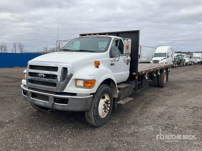 2010 Ford F-650 XLT 4x2 Camion à Plateau