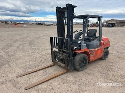 2007 Toyota 7FDU35 7300 lb Pneumatic Tire Forklift
